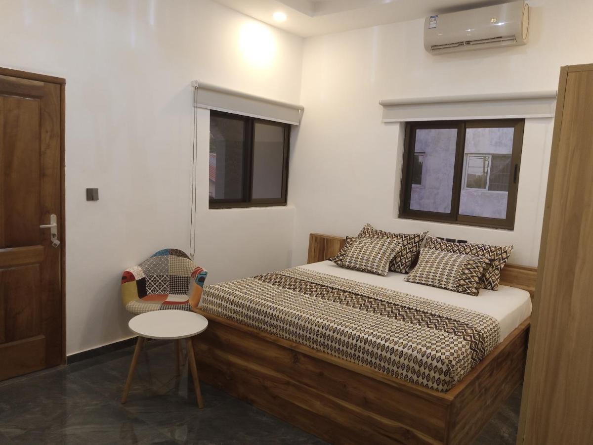 Marys Guest House Ломе Экстерьер фото