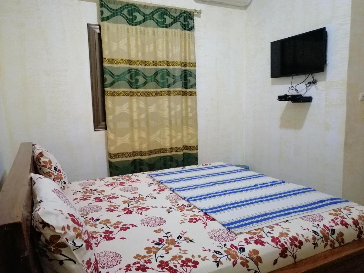 Marys Guest House Ломе Экстерьер фото