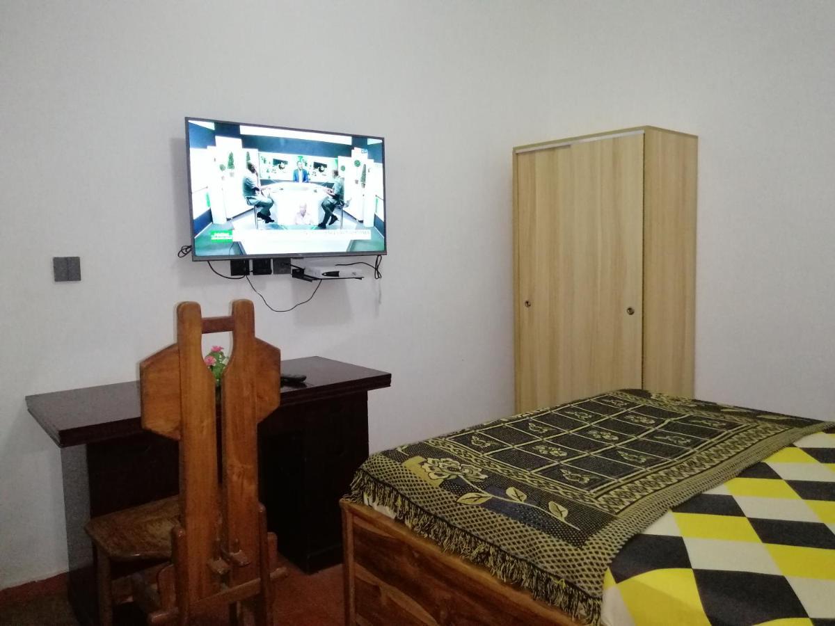 Marys Guest House Ломе Экстерьер фото