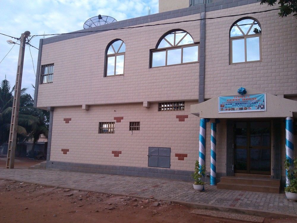 Marys Guest House Ломе Экстерьер фото