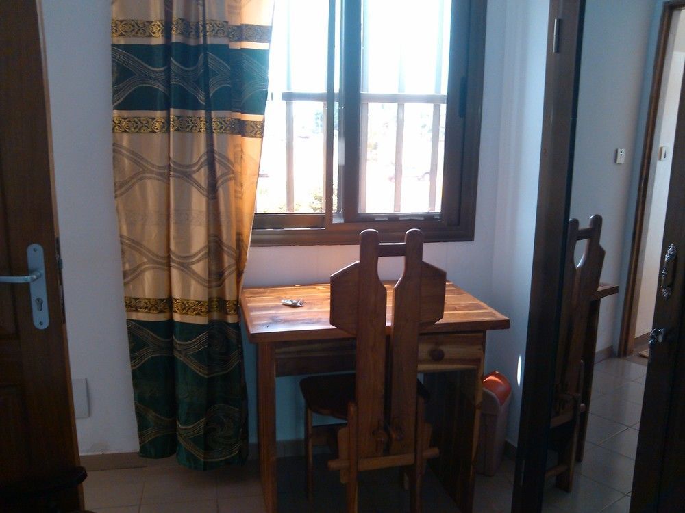 Marys Guest House Ломе Экстерьер фото